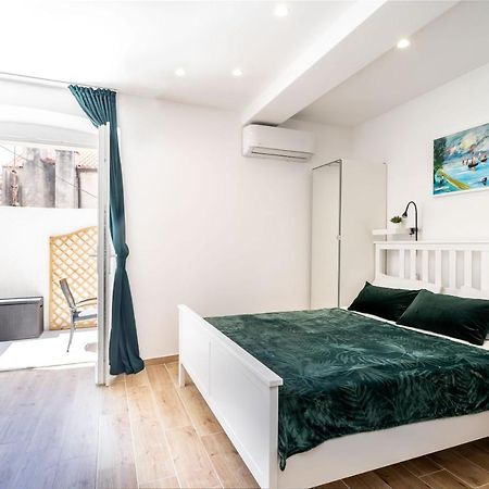 Apartments Marta ซัฟทัท ภายนอก รูปภาพ